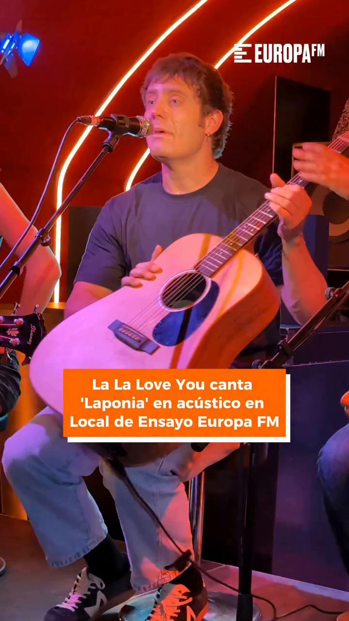 🎸🎤 La La Love You nos deleitó en Local de Ensayo Europa FM con versiones en acústico de grandes temas, ¡y a petición del público se atrevieron con 'Laponia' por primera vez con Mía Berlín!✨