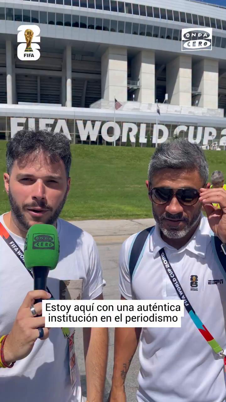 ⚽🇦🇷 Antes del debut de Argentina en el Mundial, @afernan9 se ha encontrado en Kansas con uno de los periodistas deportivos más reconocidos del país, @fedebulos