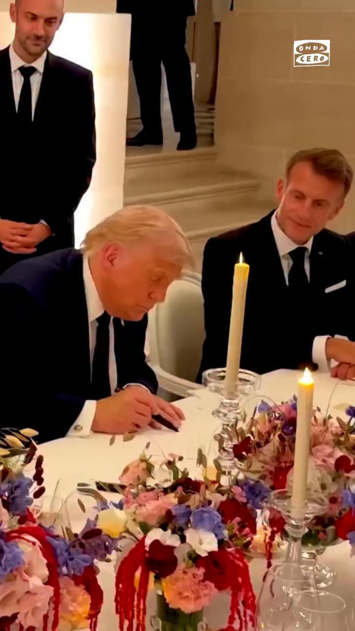 🖋️ El momento en el que Trump firma en Versalles el acuerdo con Irán