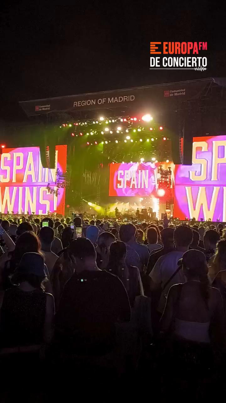 🎸La tercera jornada del Mad Cool revolucionó a todos los presentes con el concierto de Kings Of Leon como principal reclamo, y sobre todo porque el grupo sabía el interés por el partido España - Bélgica en cuartos de final del Mundial de fútbol, por lo que quiso celebrar la victoria de La Roja a ritmo de su gran hit 'Use Somebody'🙌🎤