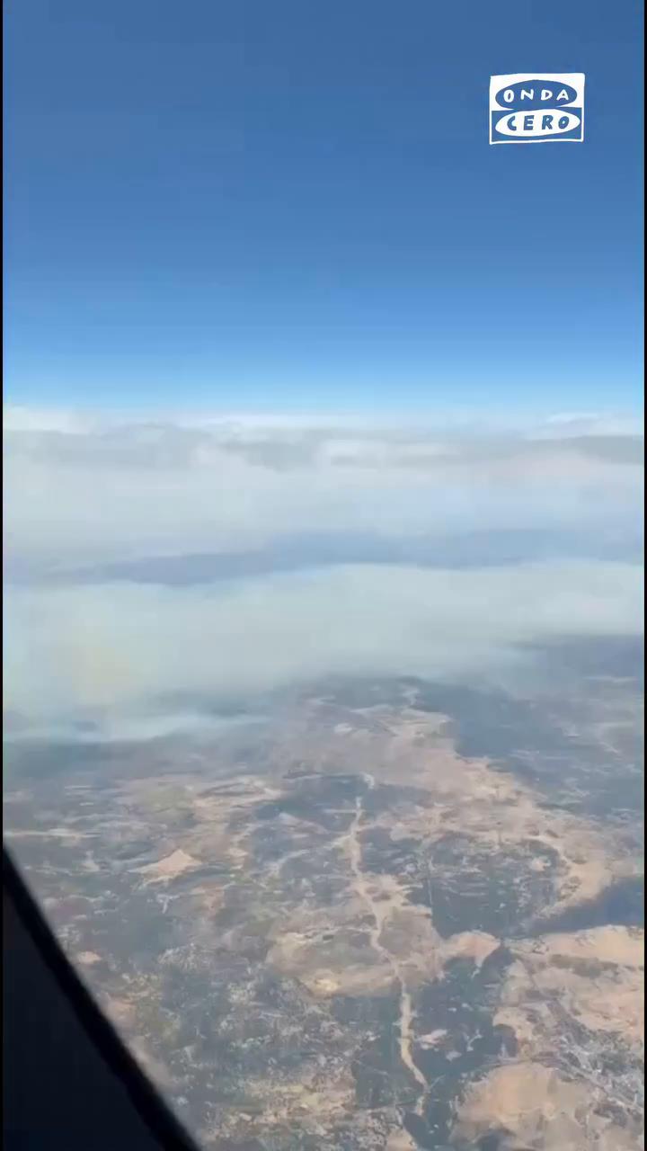 🔴 El incendio en Burgohondo (Ávila) visto desde un avión
