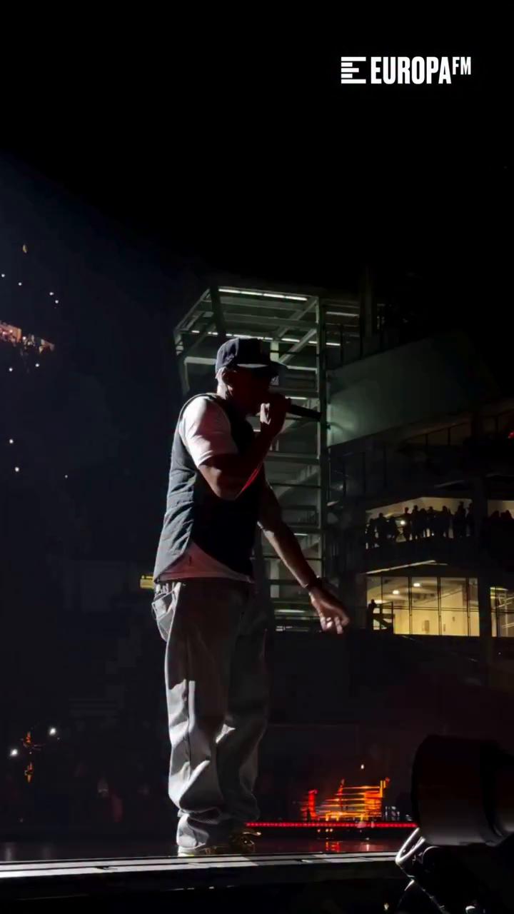 🤯🎤¡Rihanna ha aparecido por sorpresa en uno de los conciertos de Jay-Z en Nueva York!