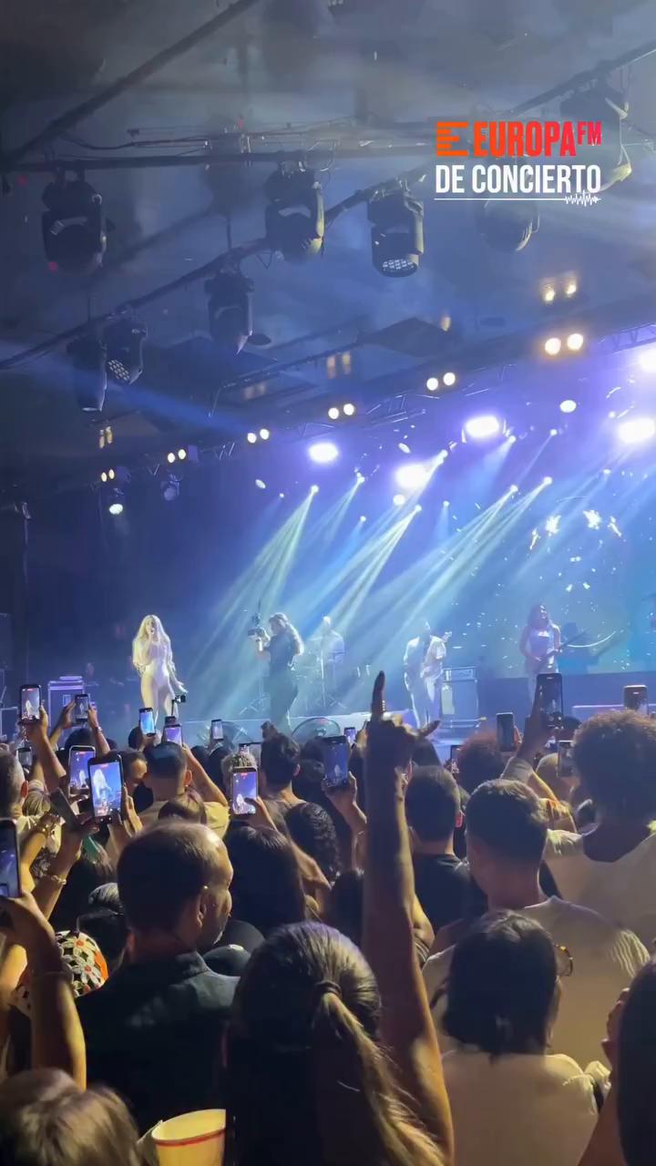 🇻🇪@elenarose conquista Madrid con un concierto en La Riviera para todos sus fieles, cargado de gratitud, mensajes de apoyo a Venezuela y grandes hits como 'orióN'🎙️🎶