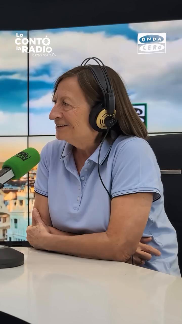 📻 @angelesafuera, periodista y fundadora del Departamento de Documentación de la Cadena SER, recuerda en 'Lo contó la radio', con @diegofortea, cómo las grabaciones conservadas por la familia del legendario locutor José Luis Pecker permitieron recuperar las voces de grandes personalidades como Luis García Berlanga, Miguel Delibes o Santiago Bernabéu.