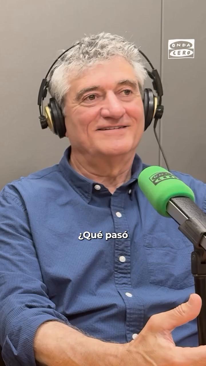 😂⚰️ La divertida anécdota de @fesserguillermo (@gomaespuma) que contó en 'Lo contó la radio': cuando fue a cubrir la muerte del locutor Bobby Deglané en 1983.