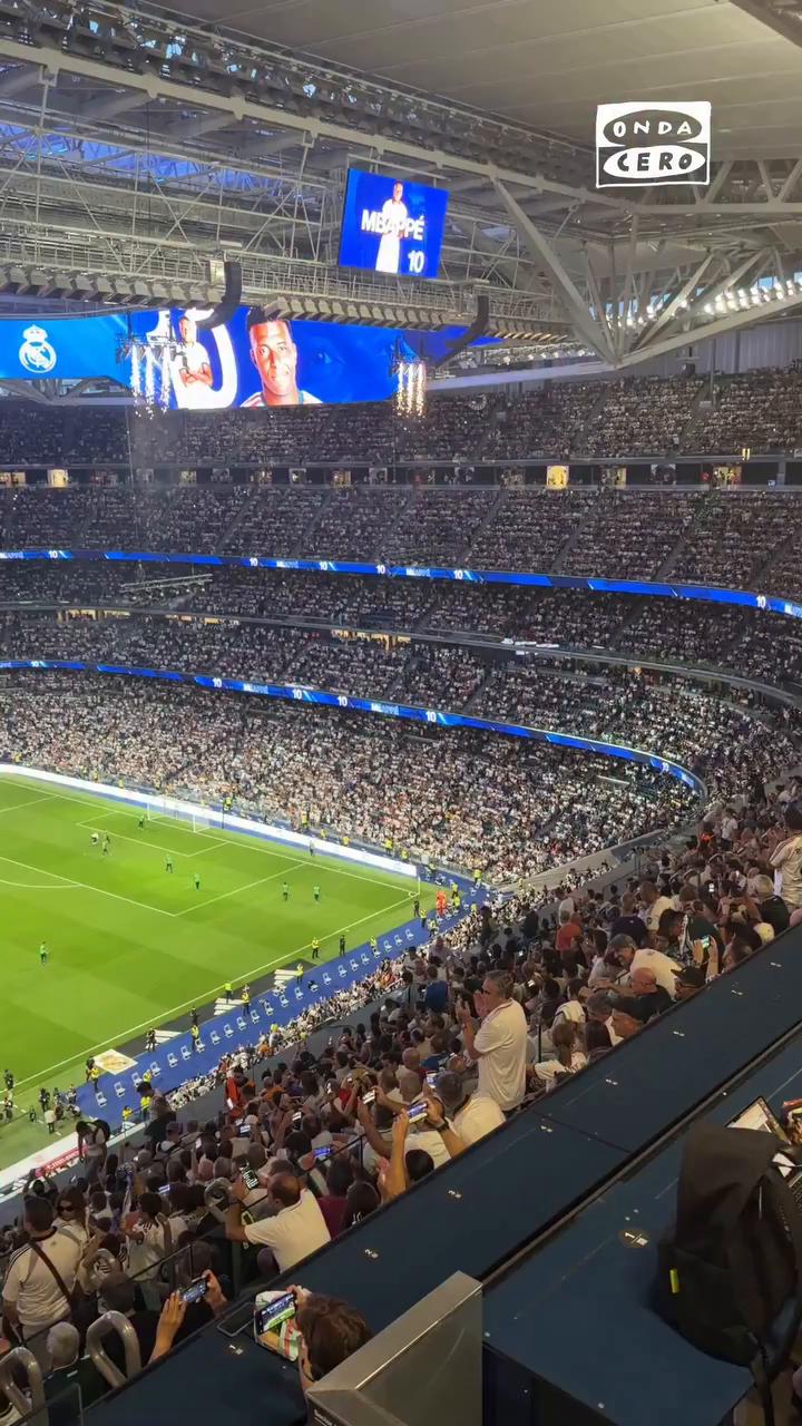 📹🏟️ El Santiago Bernabéu recibe a José Mourinho entre aplausos 13 años después