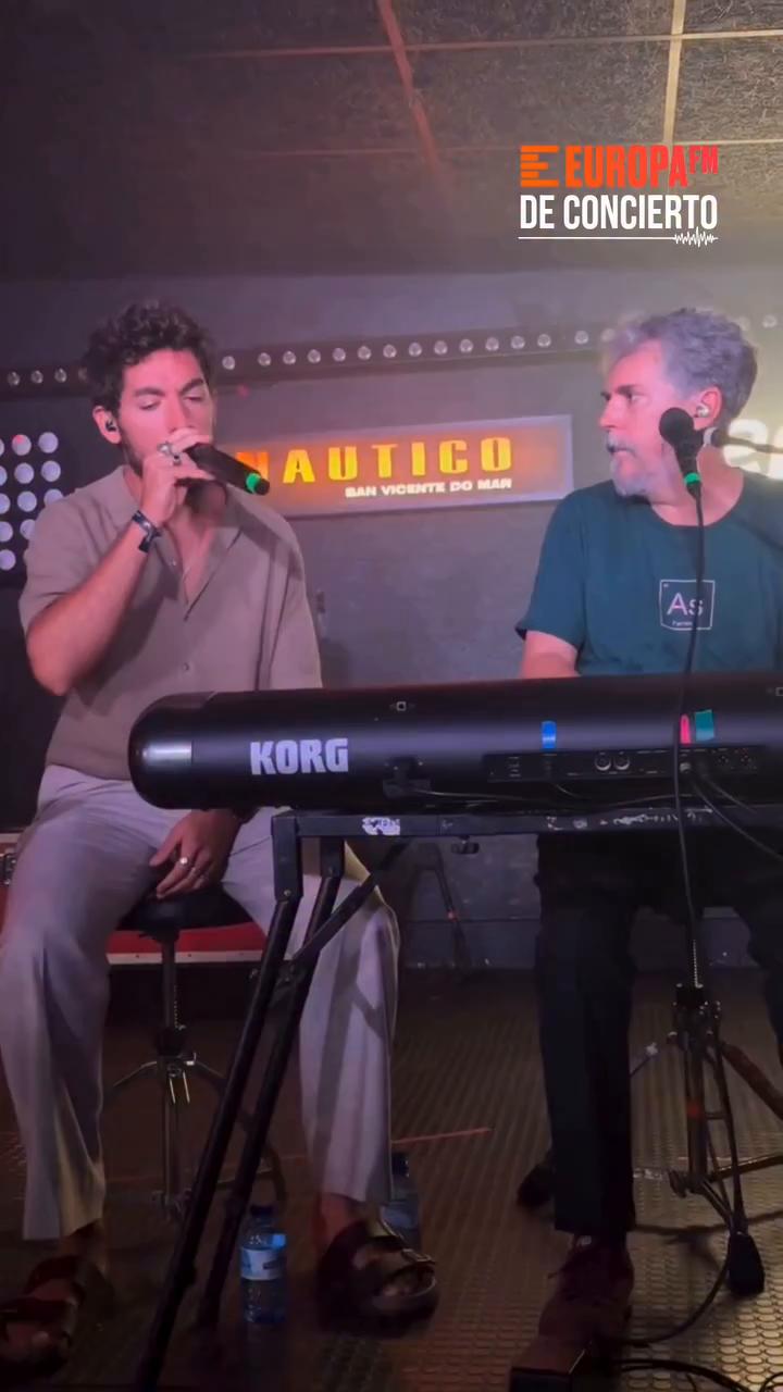 🤩 Iván Ferreiro y Fito Robles, de Siloé, cantan 'El equilibrio es imposible' en El Náutico de San Vicente