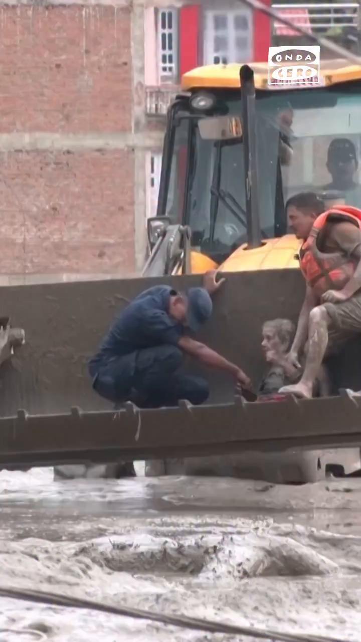 🔴 Una de las imágenes más impactantes que dejan las inundaciones en Nepal