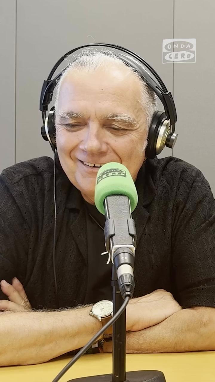 📻💃🏻 La entrevista de @juanralucas a la debutante @rosalia.vt en @ondacero, en el año 2017.