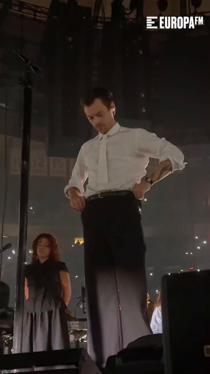 Harry Styles quiso recordar a Dolly Parton en el primer concierto de su residencia en Nueva York 🥺
