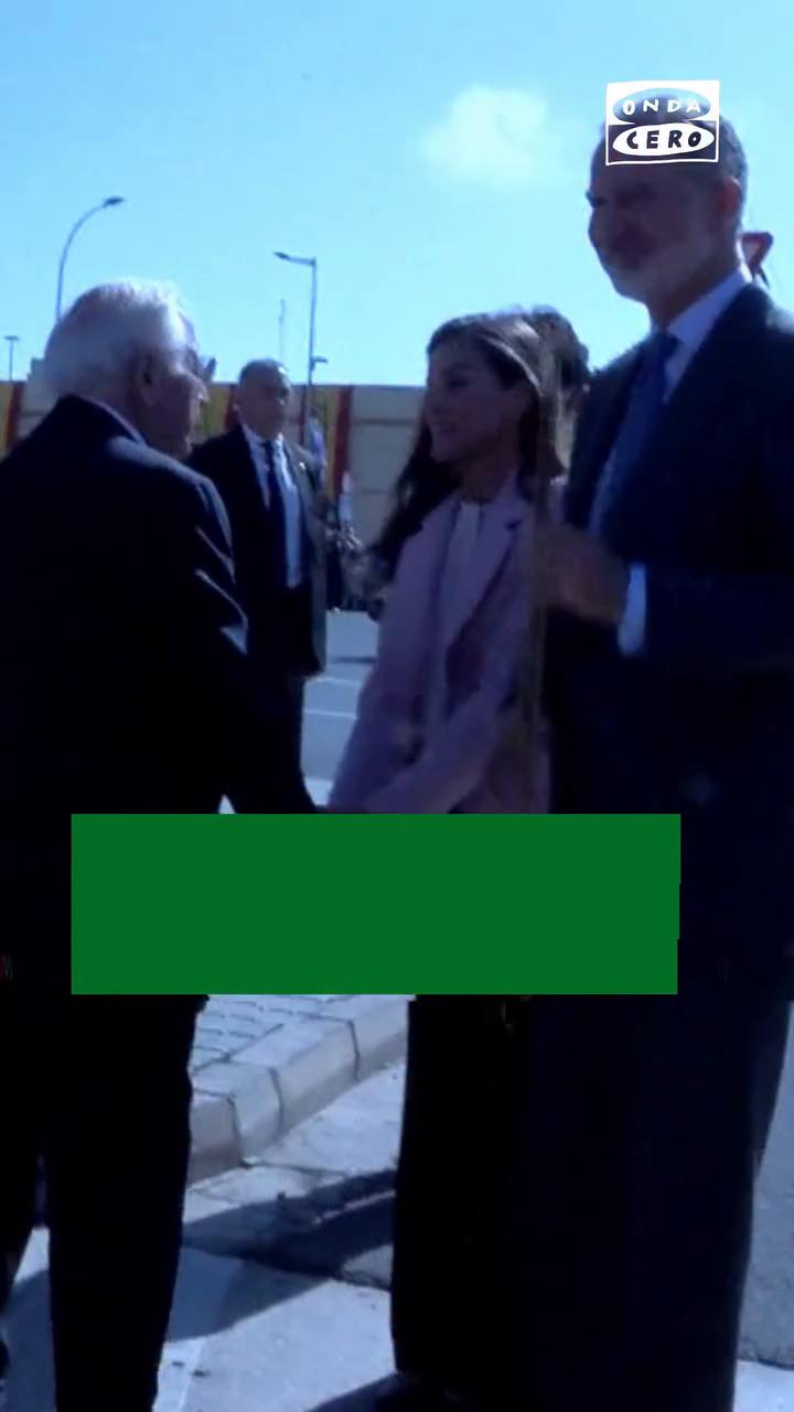 👑 Los reyes llegan a Melilla, donde cientos de ciudadanos les han recibido al grito de 
