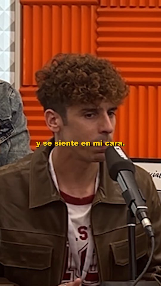 Presentan nuevo tema y era evidente que íbamos a invitar a @veintiunomusic para que lo presenten porque son prácticamente de la familia.