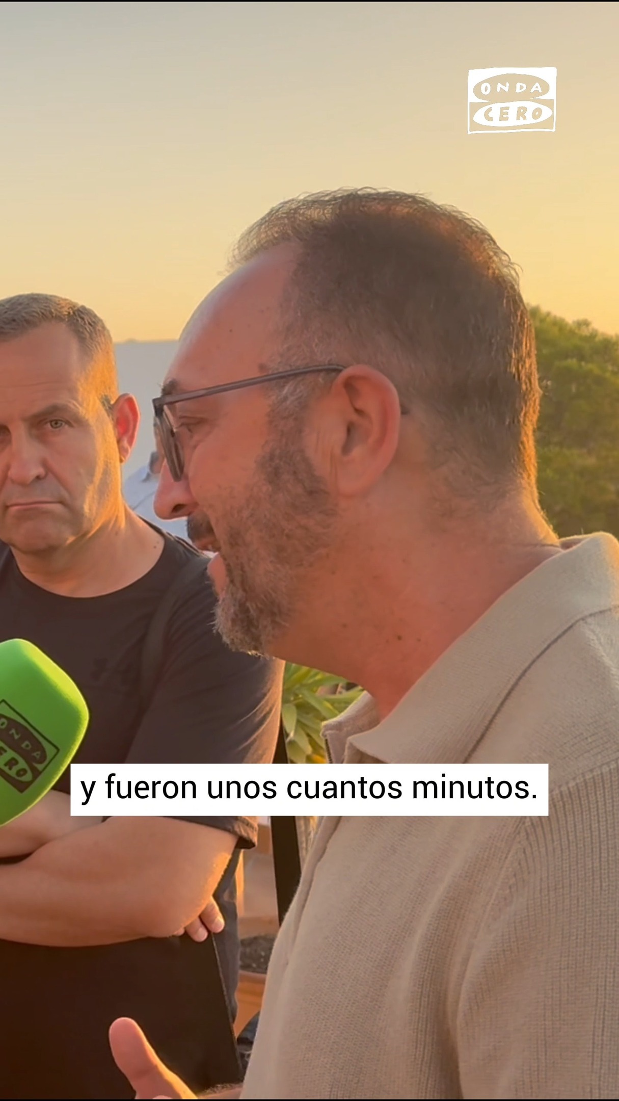 📍📻 Ángel Collado, alcalde de Bédar, le cuenta a Carlos Alsina en el especial de @masdeunoondacero desde Almería su conversación con el rey después de haber colgado su primera llamada