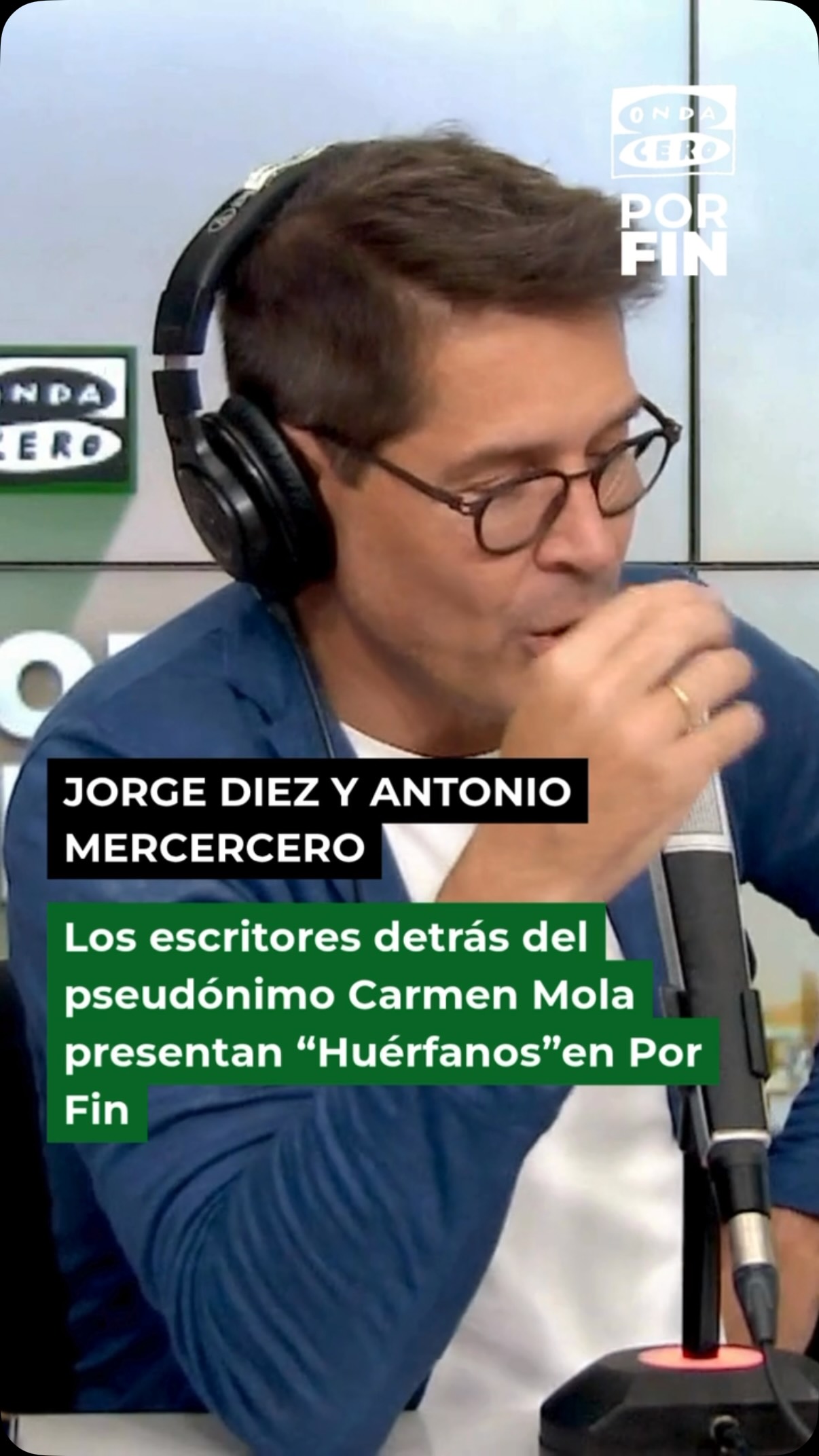 Lo bueno de escribir bajo un pseudónimo es que apenas te piden fotos.