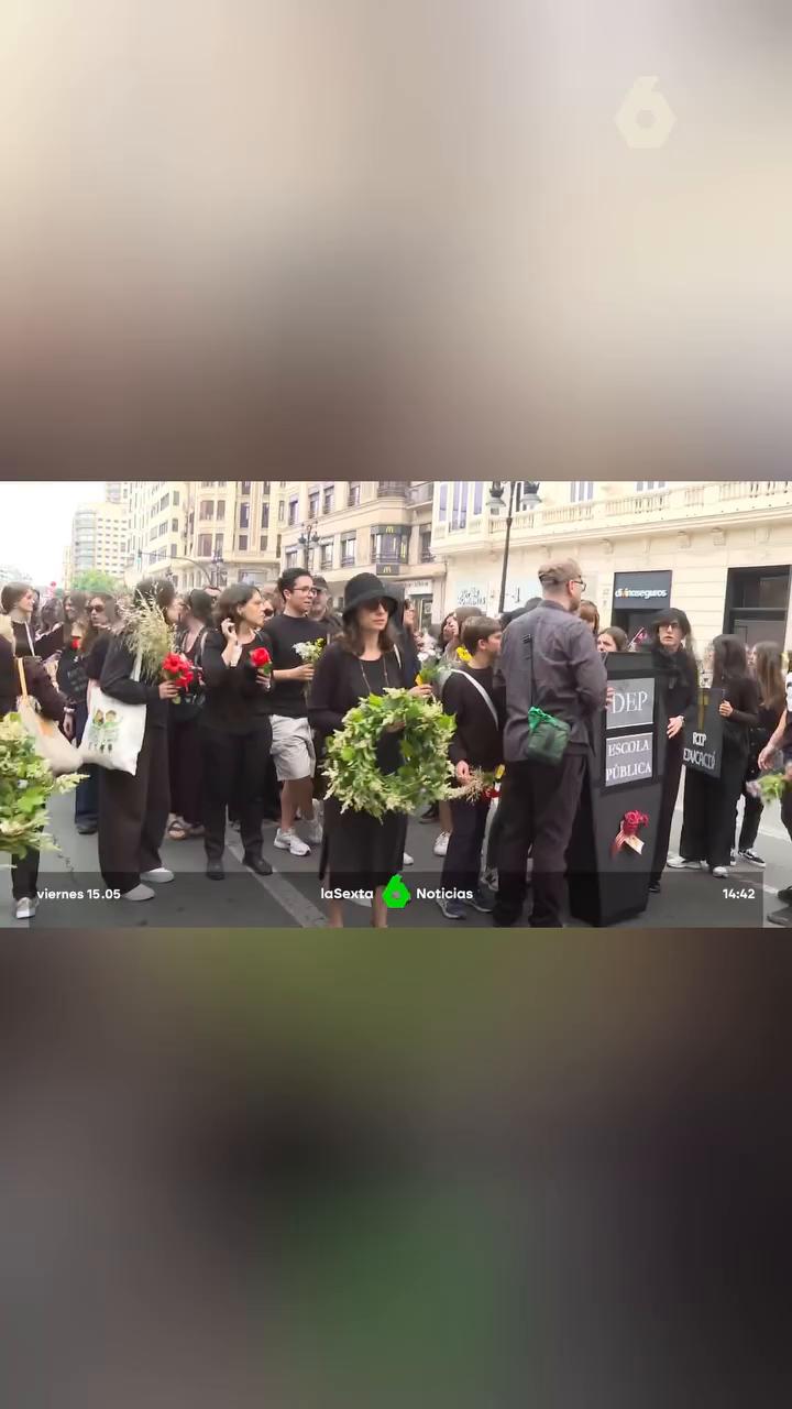 Profesores valencianos encadenan cinco días de huelga indefinida por ratios altas y falta de recursos