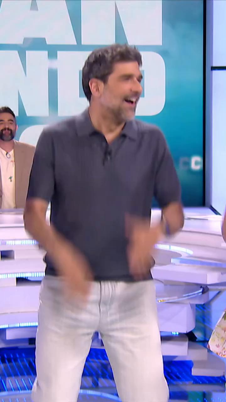 El ballet de Zapeando (@maria.gomezg @isabelforner y @nachogarciar) se atreve con el “Dai Dai” de Shakira 😆