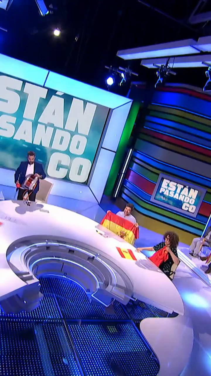 'Seremos campeones': Doña Rogelio predice victoria con rey de oro y rueda de la fortuna