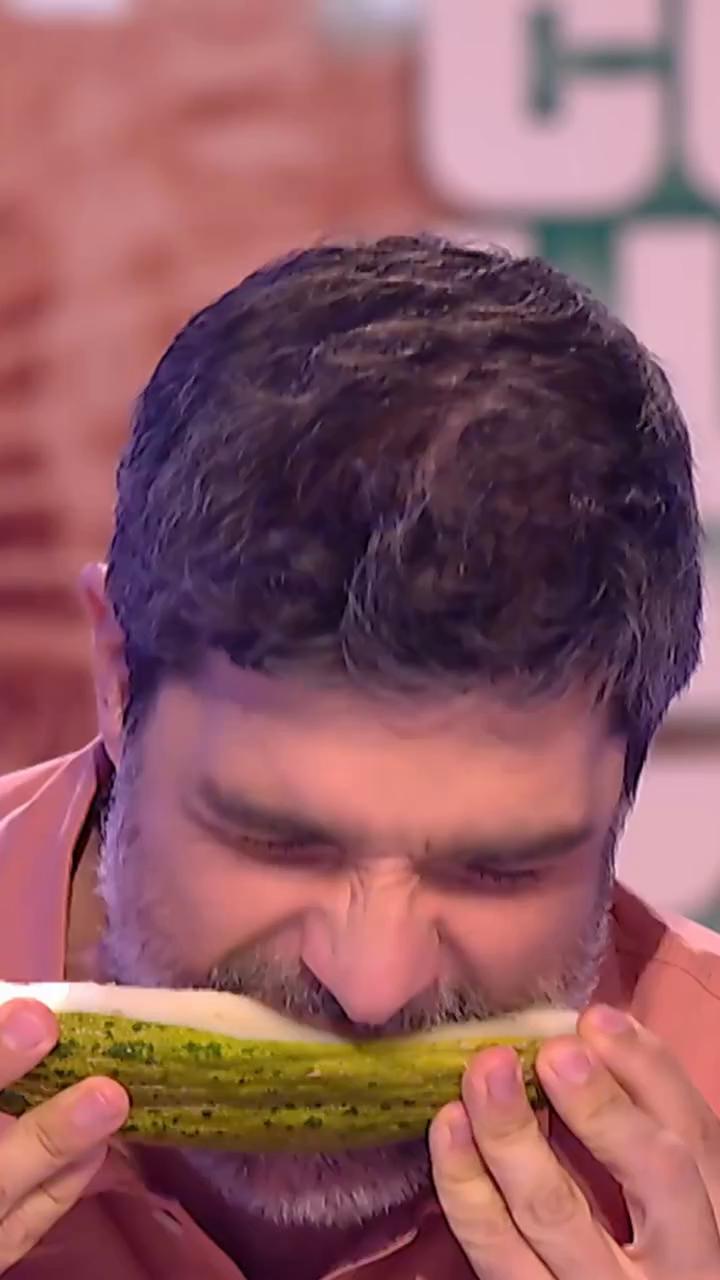 Come fruta sin mancharte las manos con cuchillo y tenedor