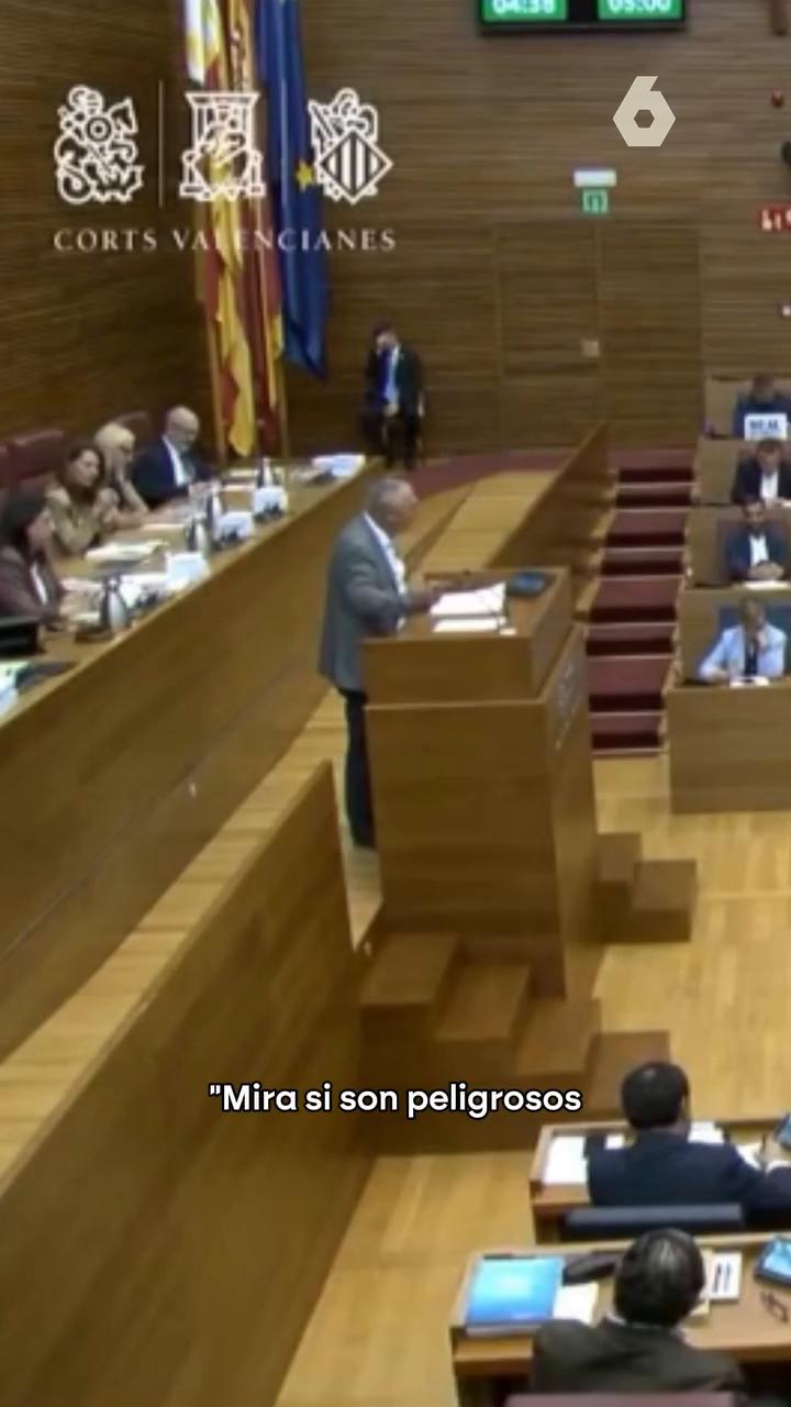 🔴 Carlos Mazón se ríe mientras Baldoví le recuerda sus vergonzosos whatsapps del día de la DANA: 