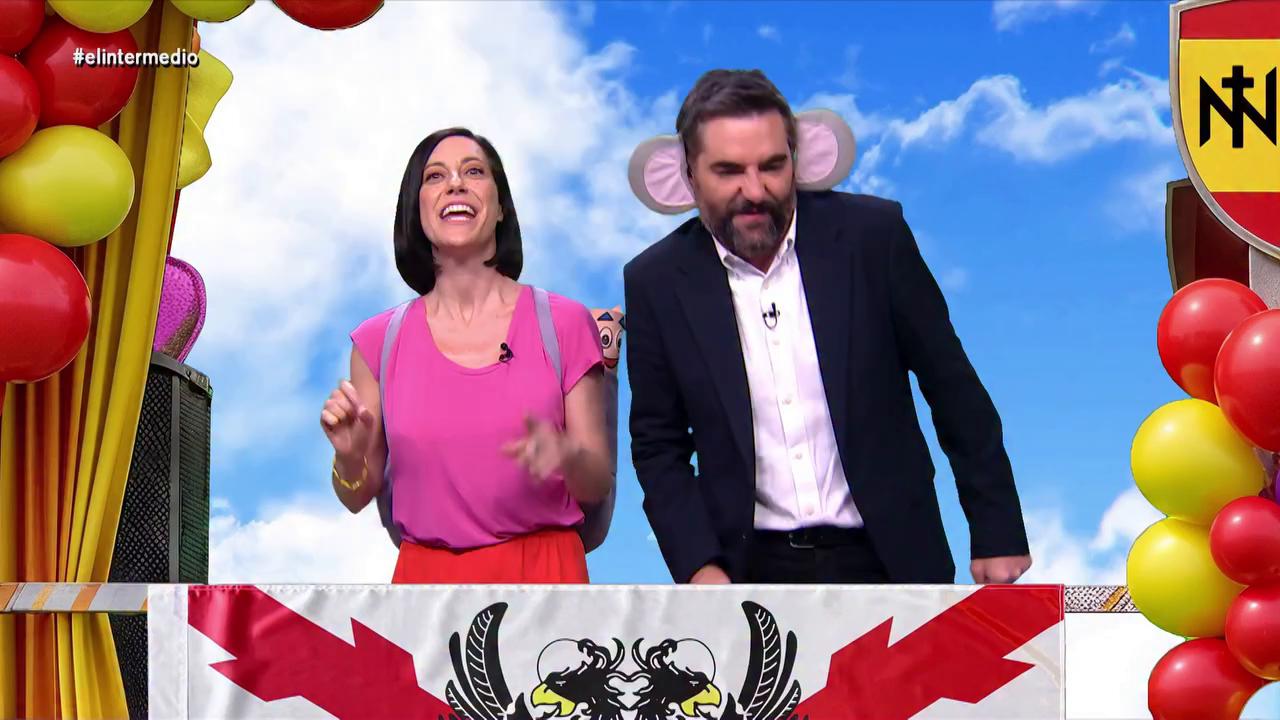 Dora la Conservadora (@crisjapon) y su mono Botas (@danimateoagain) ha querido celebrar su particular mes del Orgullo, el Orgullo Nacional.