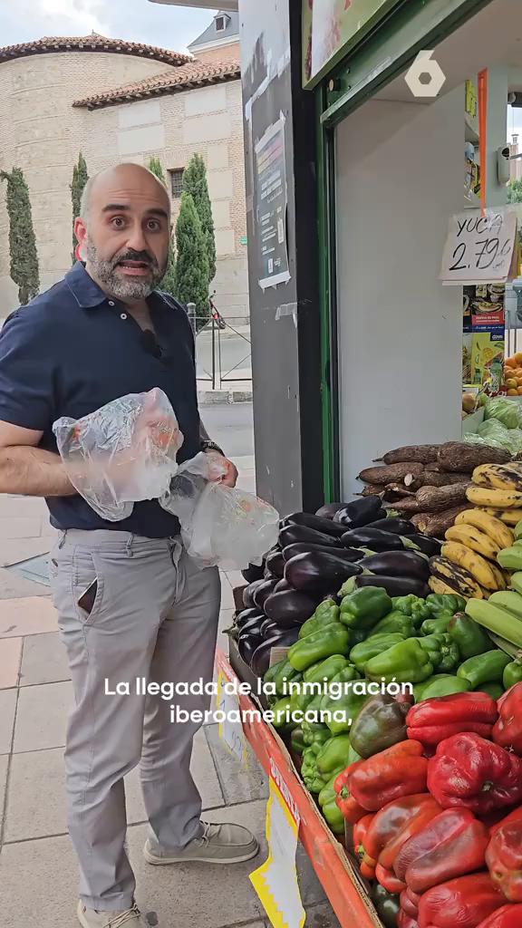 Banderas de España por todo el recorrido de León XIV...