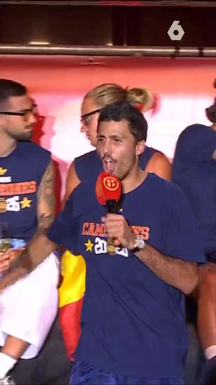 🏆 El capitán de la Selección Española, Rodrigo Hernández, aprovecha la celebración del Mundial en Madrid para ensalzar y reivindicar la figura del jugador que nos ha dado con su gol ante Argentina nuestra segunda estrella, Ferran Torres.