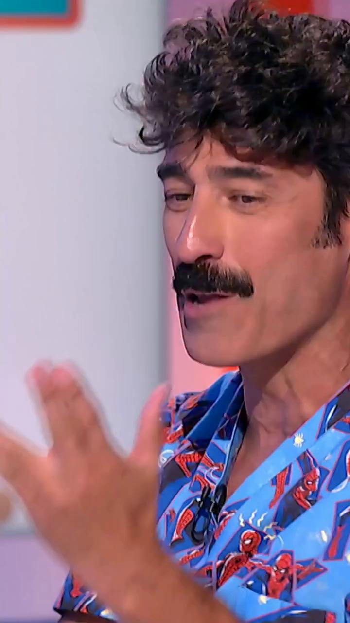 Consejo práctico de Víctor Hernán @victorhernanf: Cómo destaponarte un oído solo con tus manos 🖐️