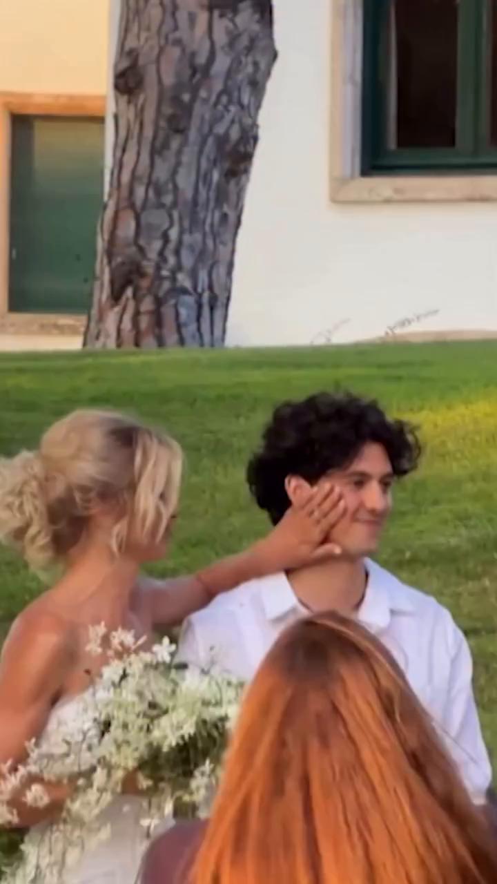 Nuestra experta en protocolo @protocoloyetiqueta.es María José Gómez y Verdú nos habla del outfit de los novios de la boda de nuestra compañera Susanna Griso.