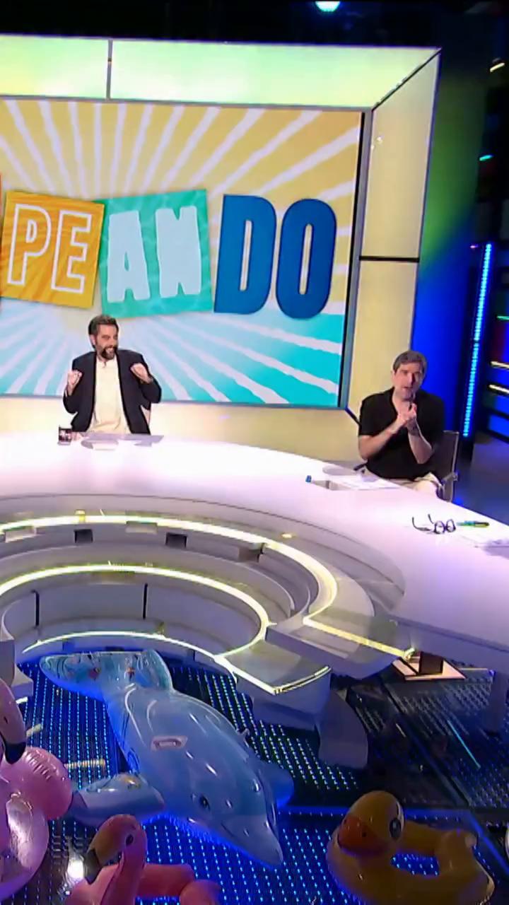 El ballet de Zapeando -@danimateoagain, @inakiurrutia, @nachogarciar, @pixelskaya y sobre todo @virginiariezu- se viene arriba con “Tacatà” de Tacabro🤪