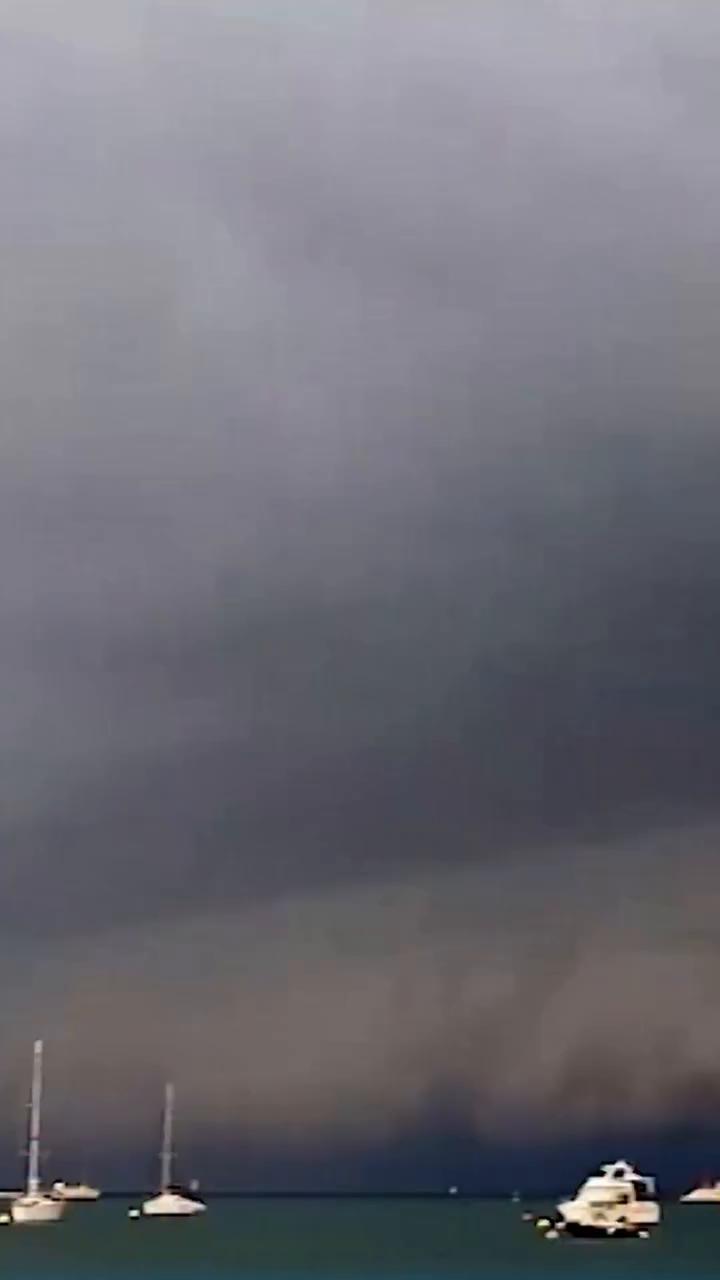 La meteoróloga Belen Samper @belensamper_ nos explica un fenómeno sorprendente: las nubes de pared…☝️