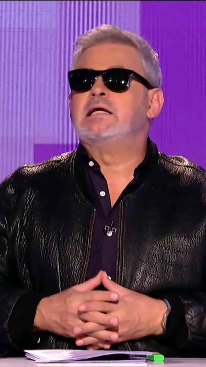 @nadalmiki -el hombre de las 1000 caras- se convierte en Pedro Almodóvar para contar el argumento de su nueva película😂
