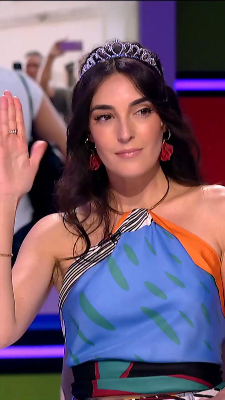 @leonorlavado se convierte por unos segundos en la Reina Letizia.