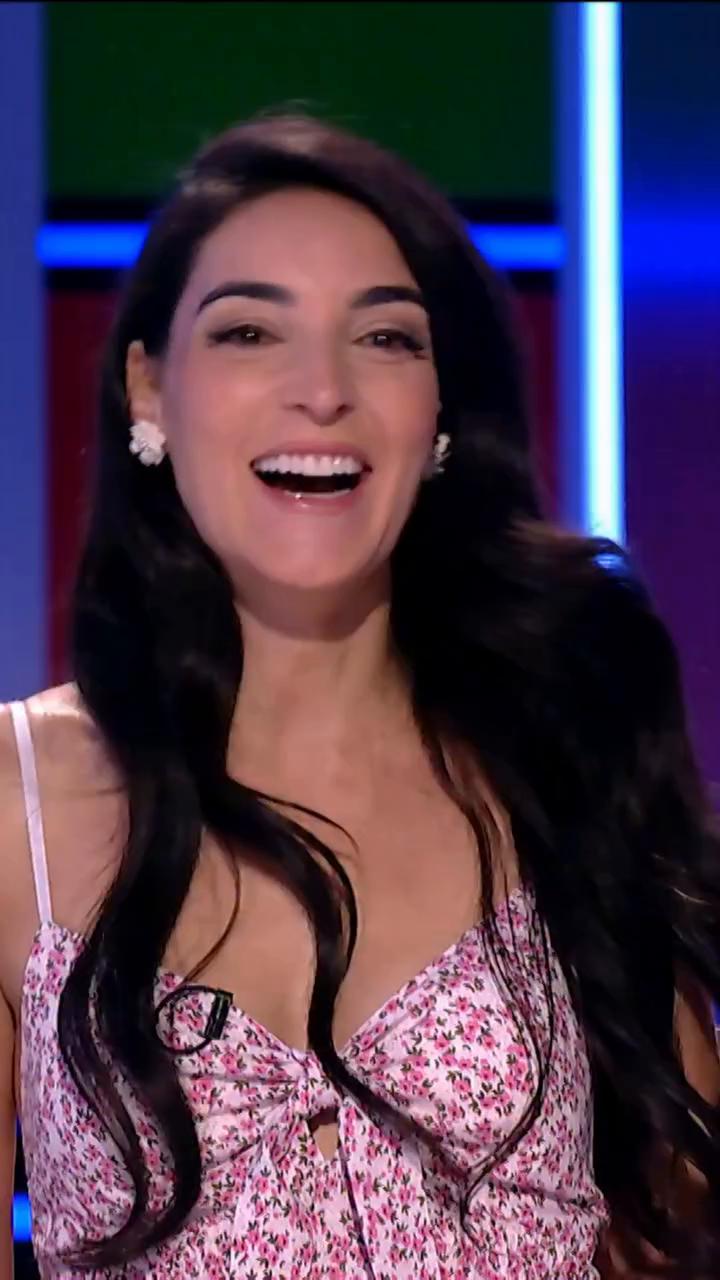 @leonorlavado la mujer de las 1000 voces se convierte en Tamara Falcó para hablar de cine: ¿qué opina de “La Bola negra”, candidata por España en los premios Oscar?😜