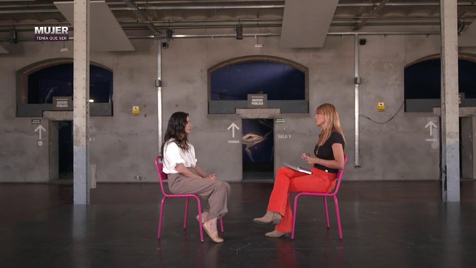 Esta noche @sandrasabates entrevista en #MujerTeníaQueSer a la cantante y compositora mexicana @julietavenegasp, que nos hablará de su nuevo libro.