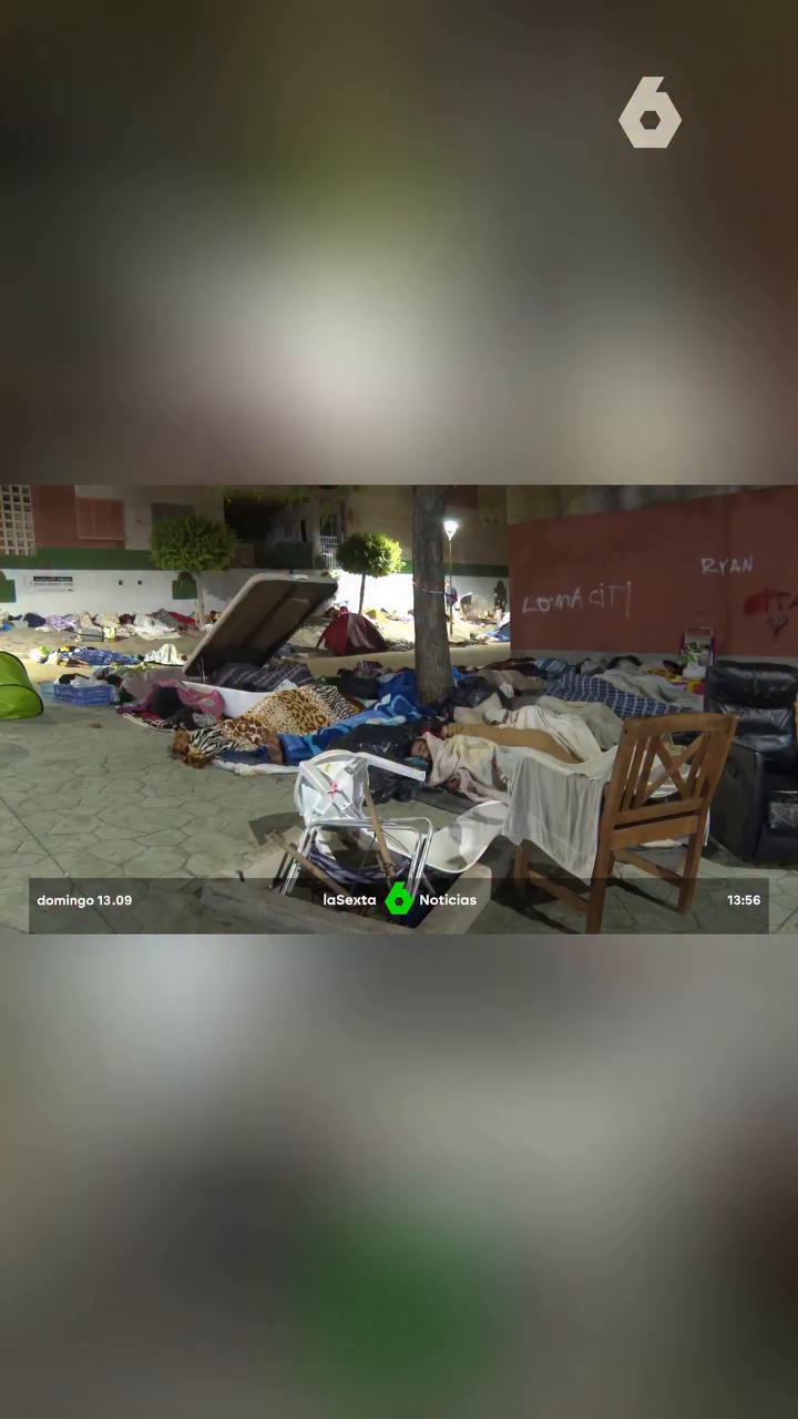 🚨 Imágenes exclusivas | Así ha sido el traslado de centenares de migrantes en Ceuta a un centro habilitado por el Gobierno.