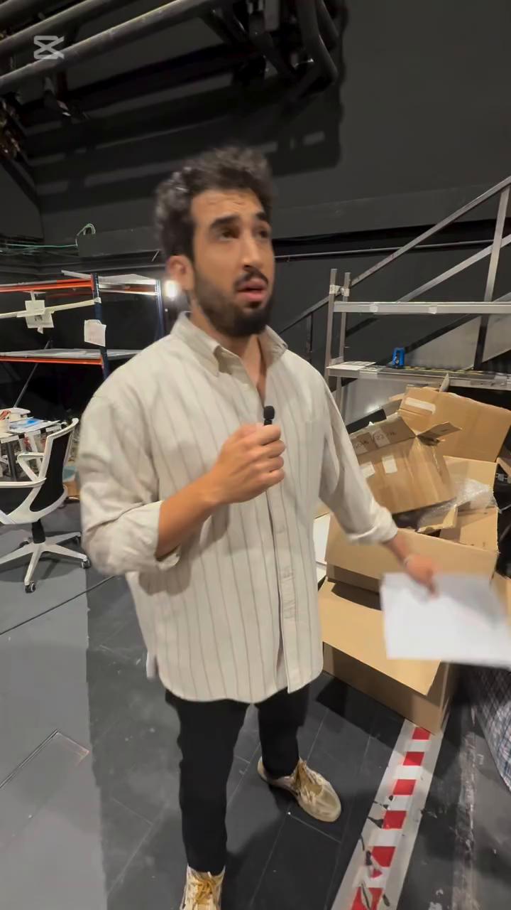 @_ismajuarez vuelve a @elintermedio con sus reportajes intrépidos, concursos imposibles, encuestas locas, juegos con famosos, guiris en España, conflictos locales, eventos a lo grande o absurdos...