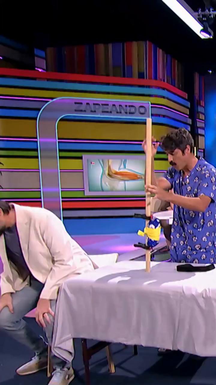 @danimateoagain sirve de conejillo de indias a Víctor Hernán @victorhernanf para tratar el codo de tenista💪