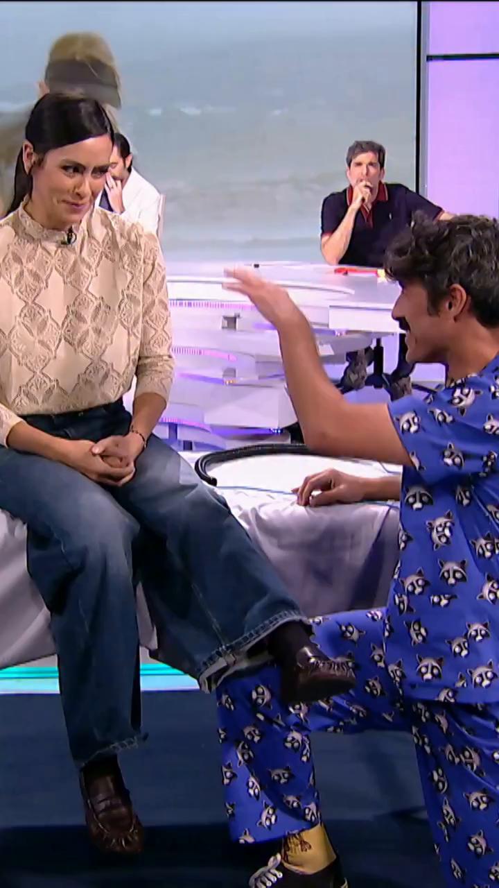 Víctor Hernán @victorhernanf y @cristipedroche nos enseñan ejercicio para eliminar los síntomas de la ciática☝️