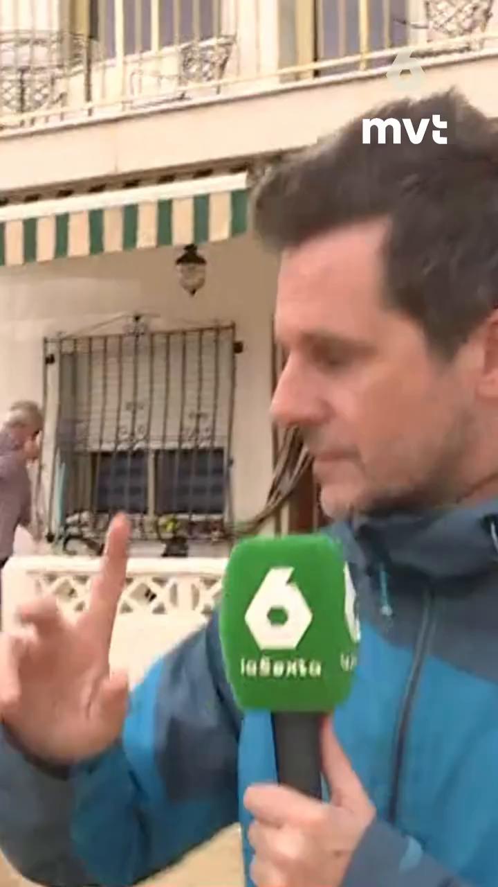 El agotamiento de los vecinos de Oliva (Valencia) tras el paso de la DANA Adam: 