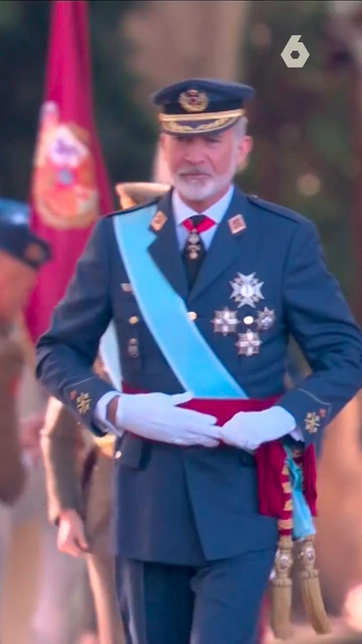 👑🇪🇸 Los reyes presiden el desfile de la Fiesta Nacional en el que marcharán 4.400 militares.