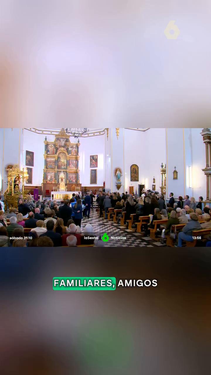 🖤 Familiares, vecinos y amigos han asistido a la misa funeral para velas por los fallecidos en el accidente ferroviario en Urda.