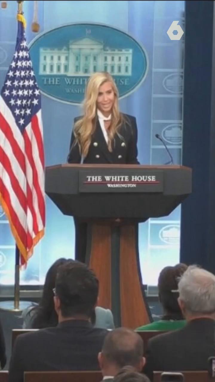 🤭 La nueva portavoz de Trump debuta sin levantar la vista del papel y confundiendo a su marido con el presidente.