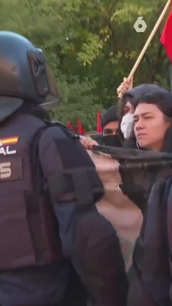 ‼️Tres detenidos y cargas policiales en las protestas en la Complutense.