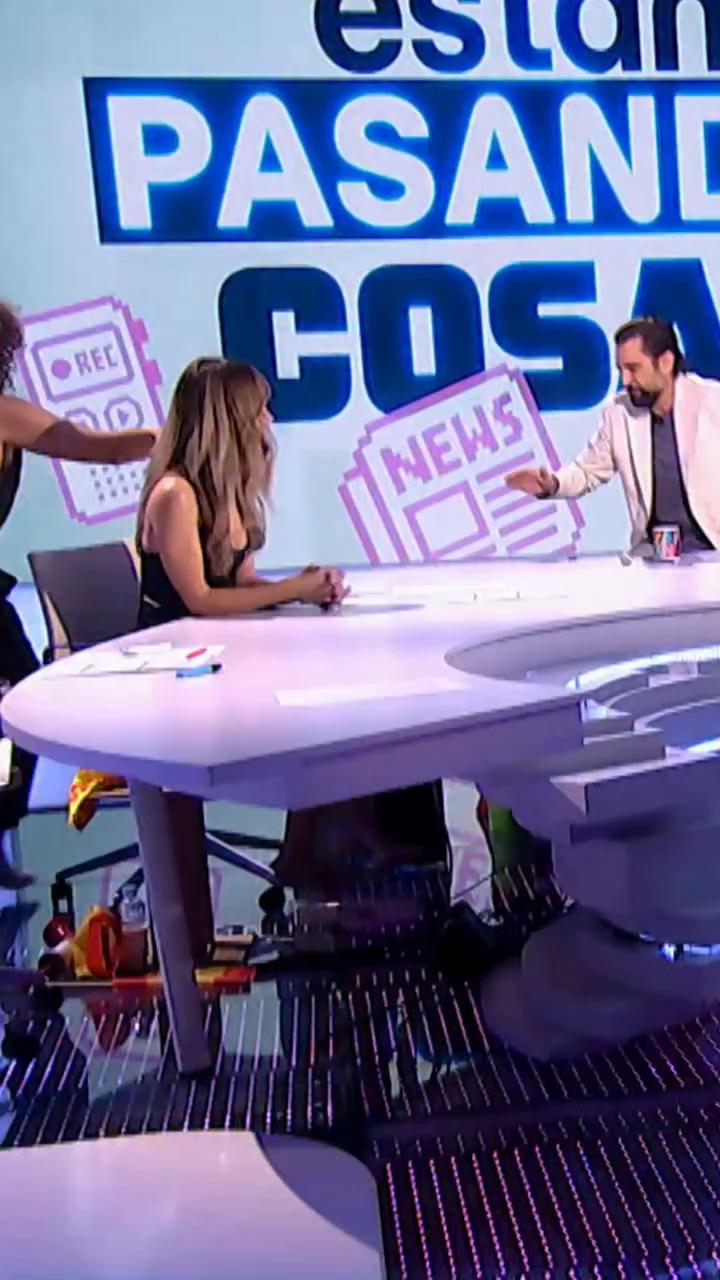 @virginiariezu experimenta en sus caderas lo que siente una señora cuando no puede reprimir las ganas de bailar🤗