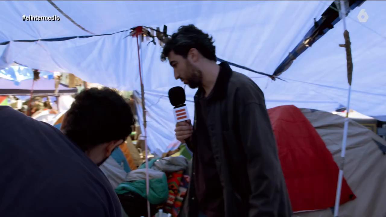 Isma Juárez no solo es un reportero que sabe contar chistes, ahora entra en el mundo de la investigación, y ha encontrado un liberal en la acampada de Sol.