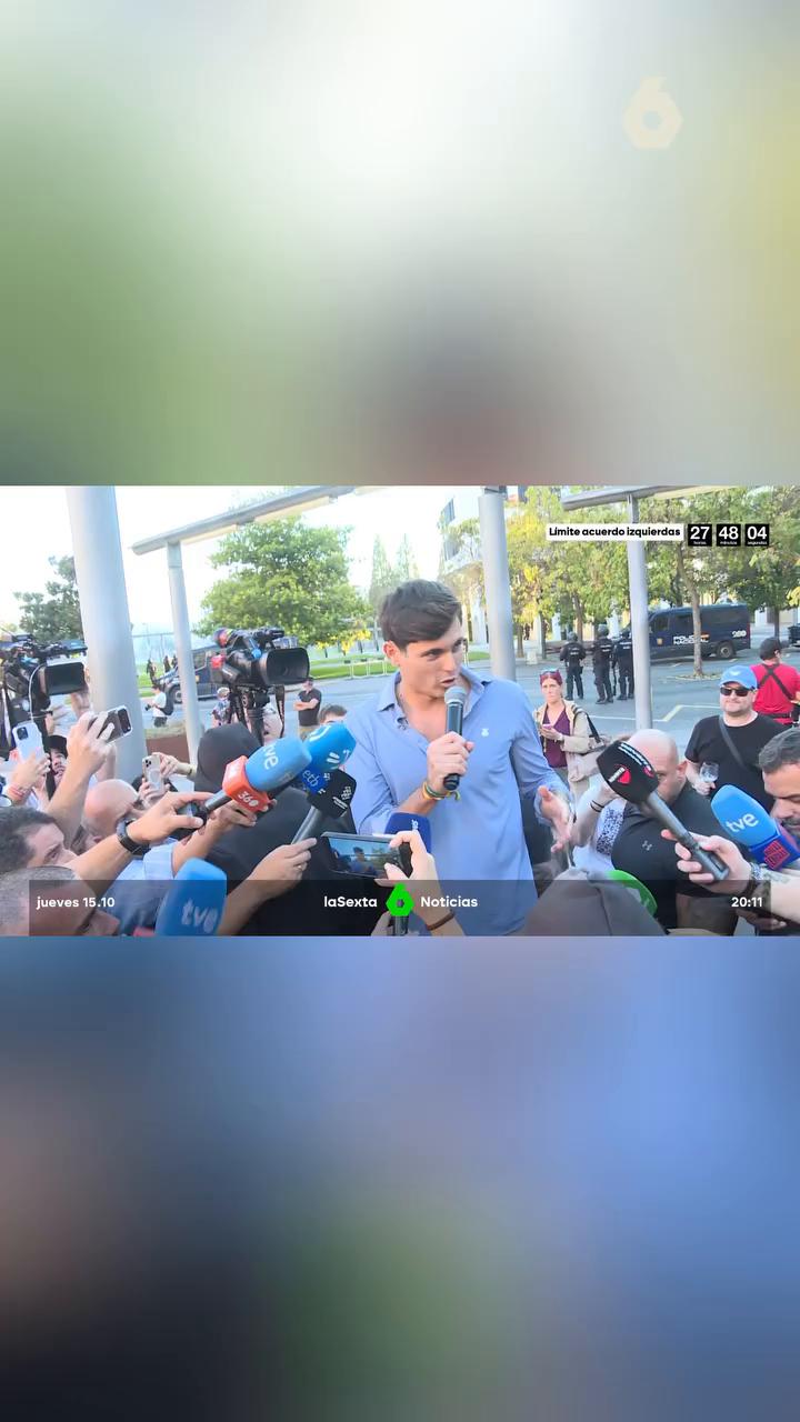 Decenas de agentes han tenido que intervenir, estableciendo un doble cordón policial y lanzando pelotas de goma.