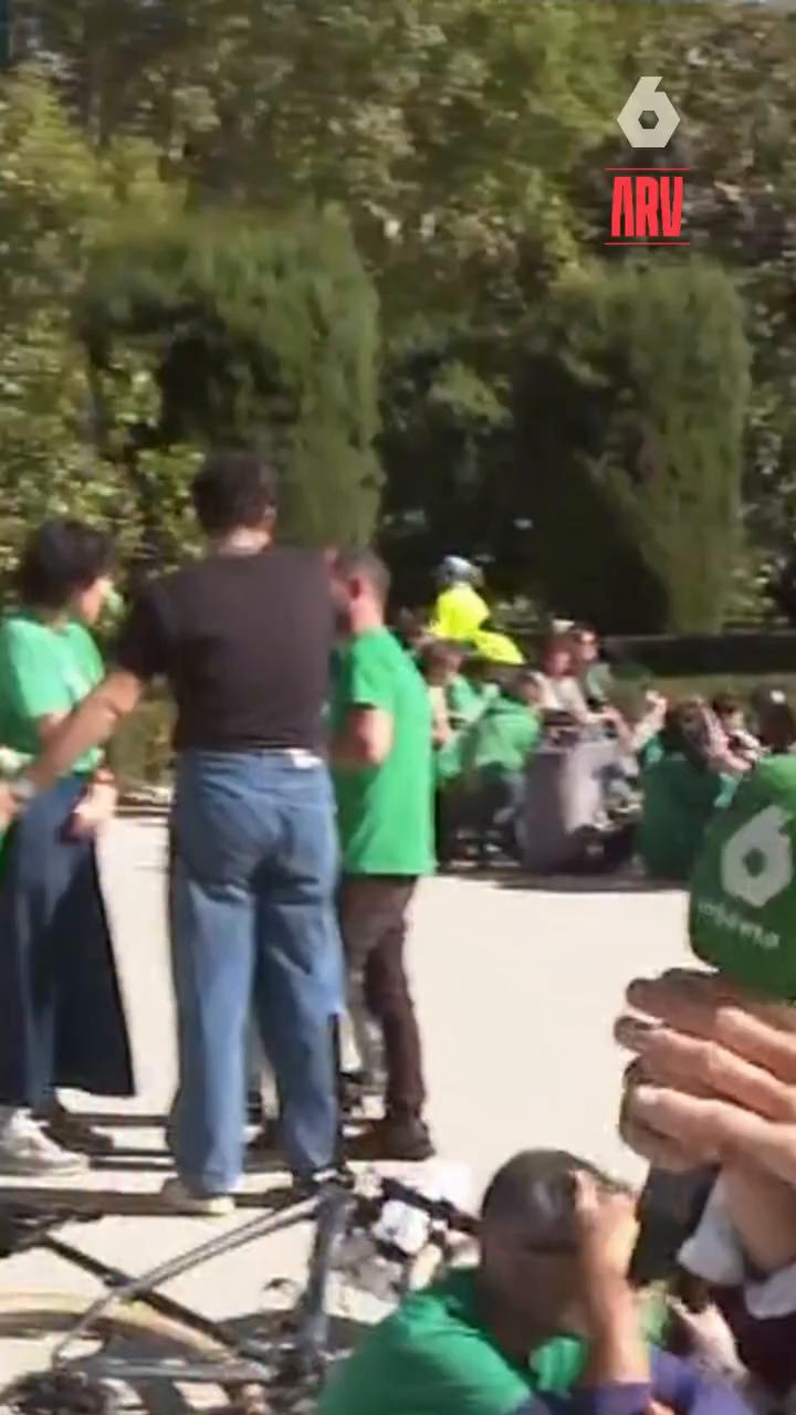 El contundente mensaje de una profesora a la consejera de Educación madrileña durante la Asamblea de los docentes en Plaza de Oriente: 