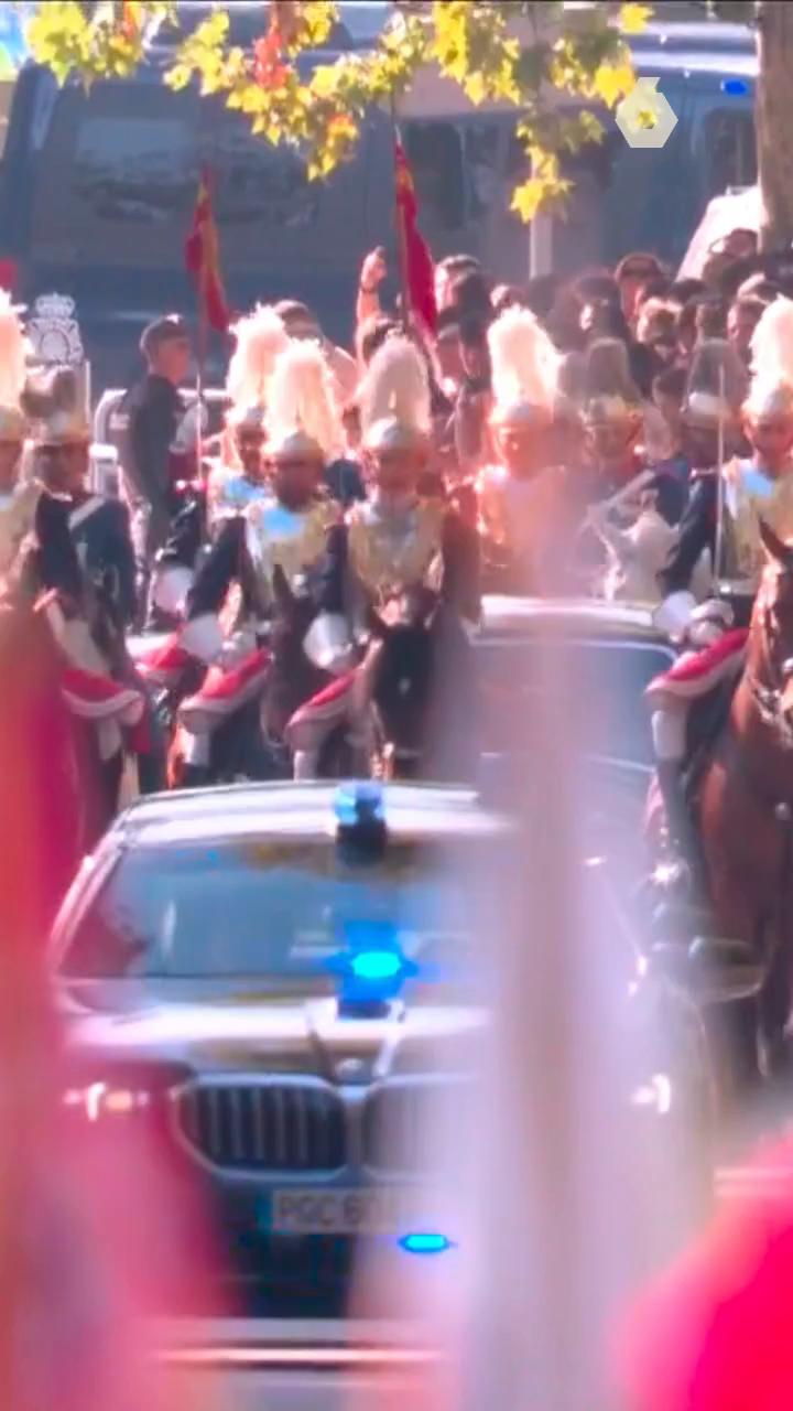 Insultos, pitos y abucheos a Pedro Sánchez durante el desfile del 12 de octubre.