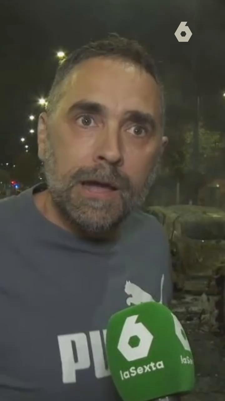 🤬 El enorme cabreo de un vecino tras ver su coche calcinado tras los actos vandálicos en Bilbao.