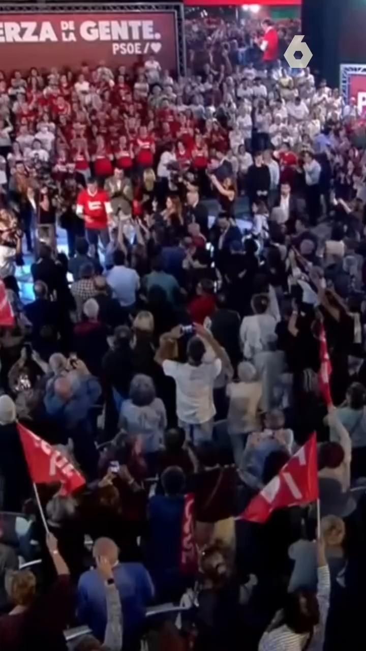 🕺 Pedro Sánchez sigue dejando bailes en sus actos, esta vez en Gijón con una asistente.